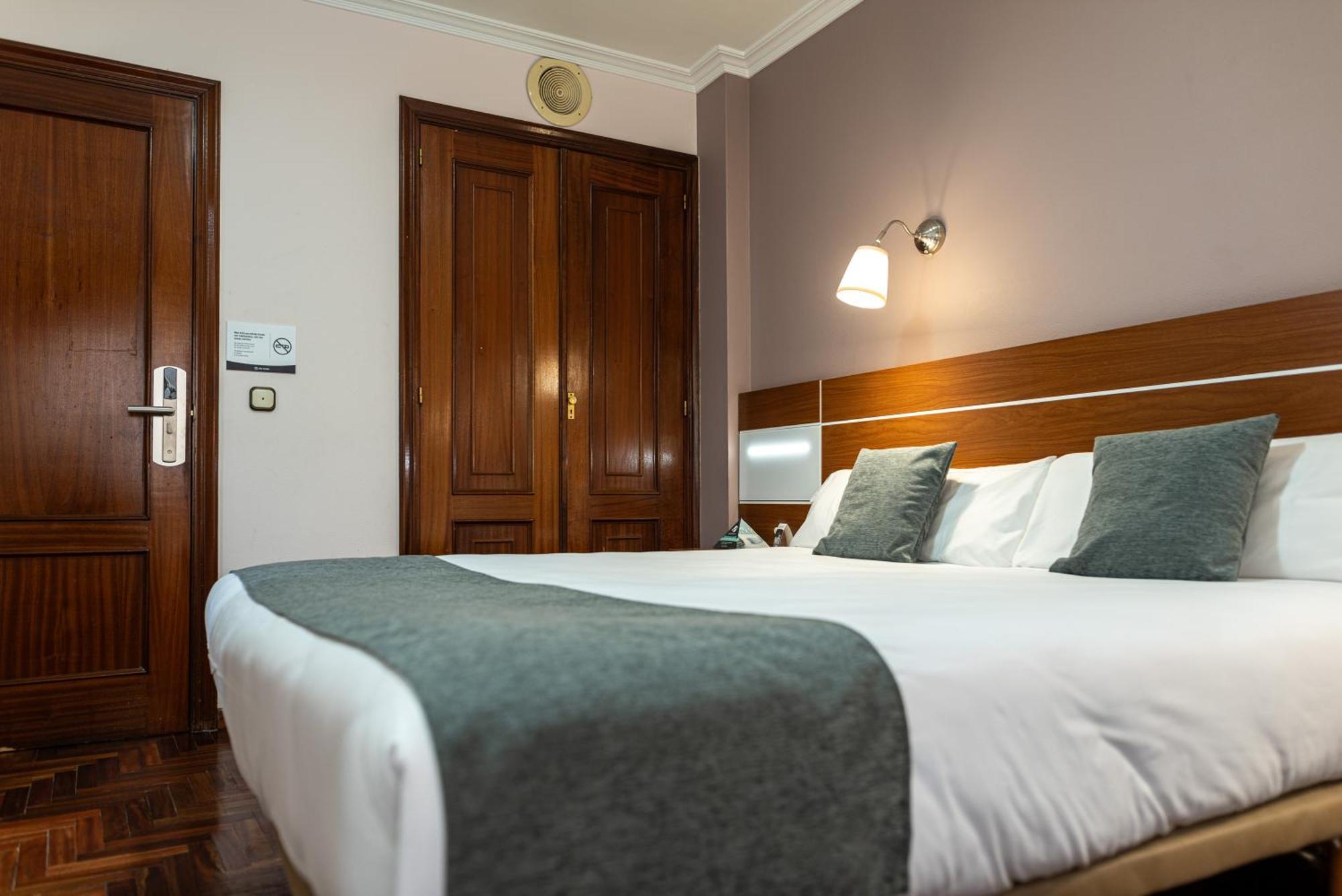 Hotel Alda Centro Понтеведра Екстер'єр фото